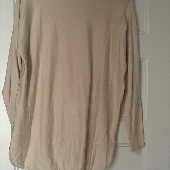 Michael Kors Women's Long Sleeve Crew Neck
Tan Sweater- Size Large - Picture 3 of 6